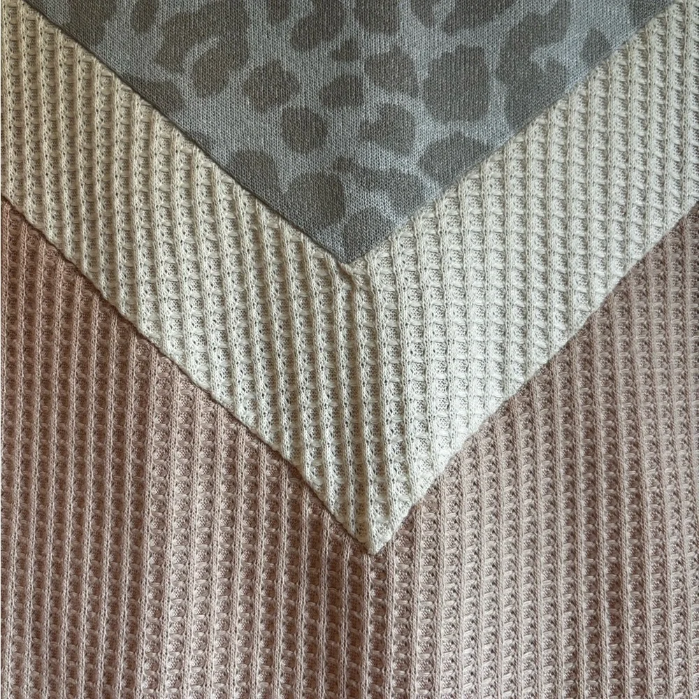 Hem & Thread Blue, Blush and White Short Sleeve Top - Picture 5 of 8